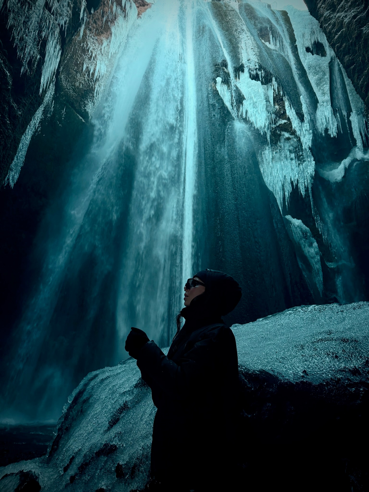 Small travel detail with graphic lines