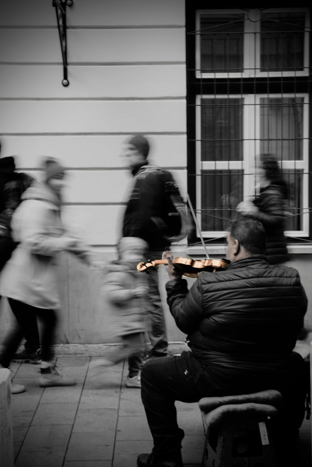 Street geometry and moving figure