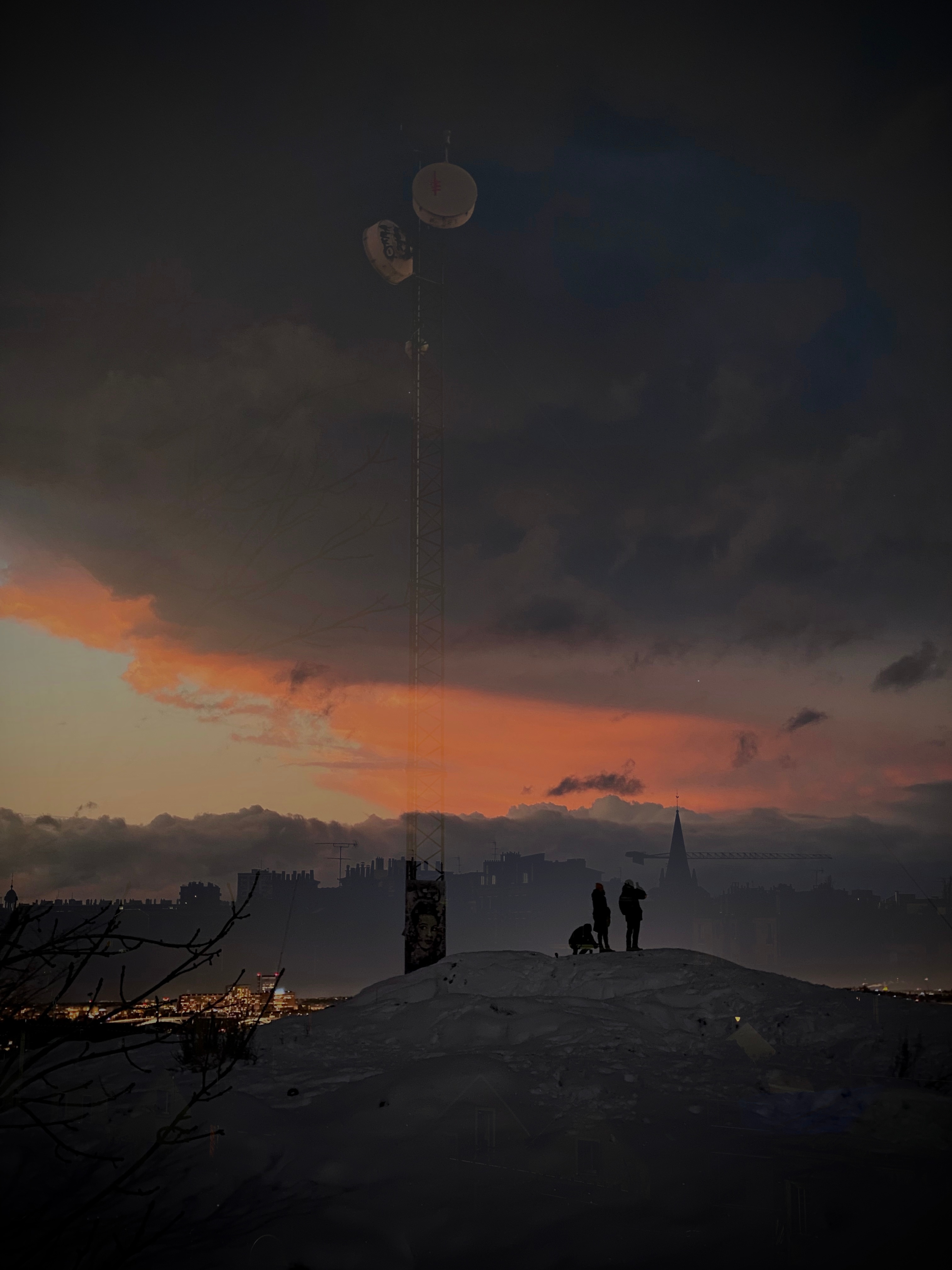 Travel atmosphere with cooler morning light